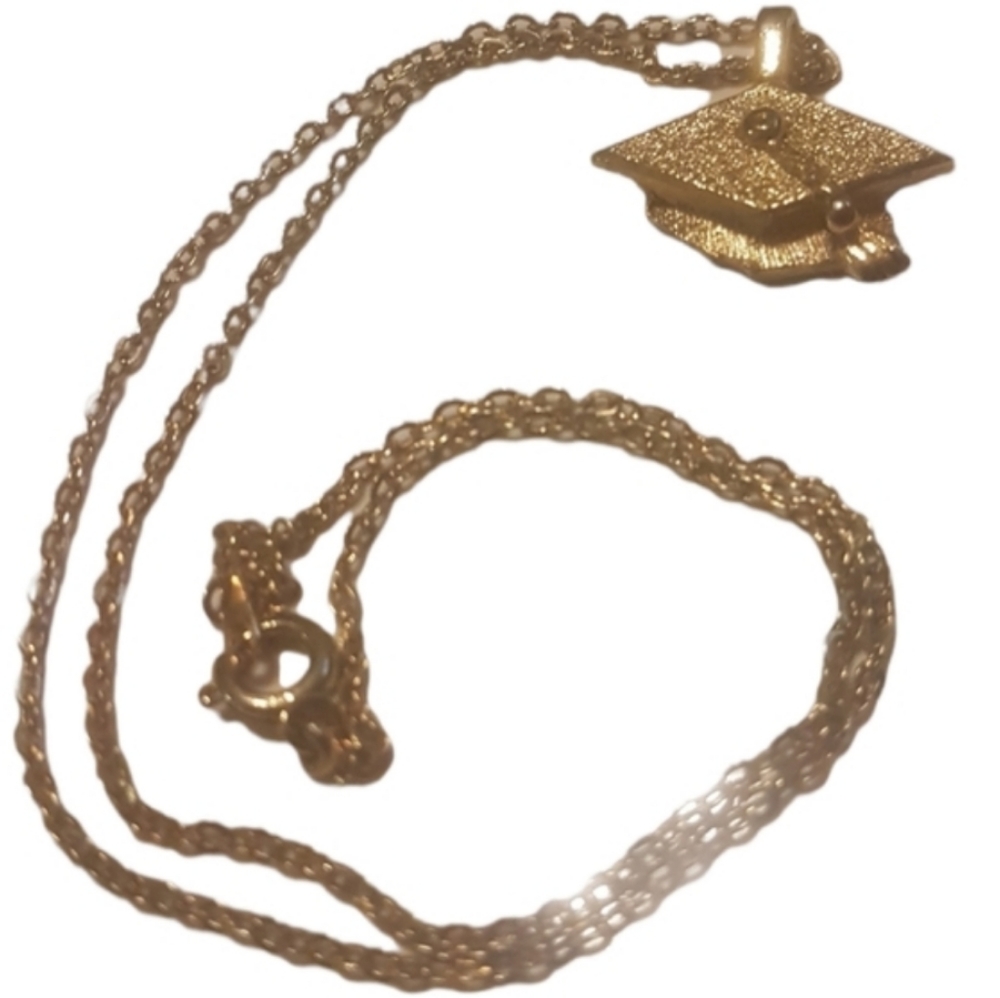 🎓 Grad Cap Necklace - Picture 4 of 5